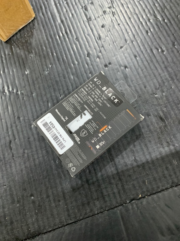 Photo 1 of WD_BLACK 4TB SN850X NVMe Internal Gaming Solid State Drive with Heatsink - Works with PlayStation 5, Gen4 PCIe, M.2 2280, Up to 7,300 MB/s - WDS400T2XHE