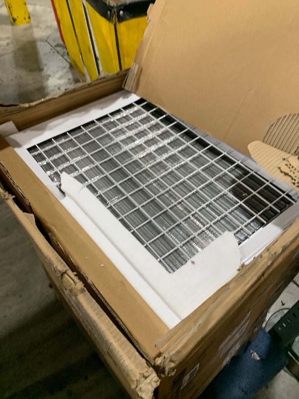 Photo 1 of Keystone 18,800 BTU Window-Wall Air Conditioner with 16,000 BTU Supplemental Heating, 230V, Window and Wall AC Unit for Living Room, Apartment, Large Rooms up to 1000 Sq.Ft.