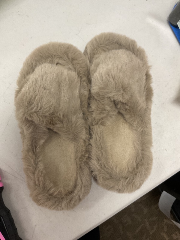 Photo 1 of Chantomoo Women's Slippers Memory Foam House Bedroom Slippers for Women Fuzzy Plush Comfy Faux Fur Lined Slide Shoes Anti-Skid Sole Trendy Gift Slippers Light BrownSize7 8 6.5