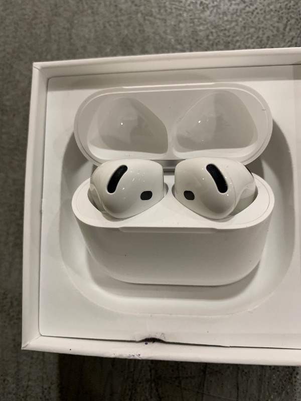 Photo 1 of PRODUCT IS USED AND IS MISSING THE LEFT EARBUD!!!!!!! ---- Apple AirPods 4 Wireless Earbuds, Bluetooth Headphones, Personalized Spatial Audio, Sweat and Water Resistant, USB-C Charging Case, H2 Chip, Up to 30 Hours of Battery Life, Effortless Setup for iP