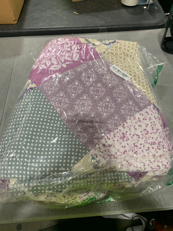 Photo 1 of YAYIDAY Oversized King Bedspreads Patchwork Quilt Set (120x118 Inch) - 100% Cotton Reversible Breathable Floral Quilted Coverlet with Pillow Shams Fit All Season