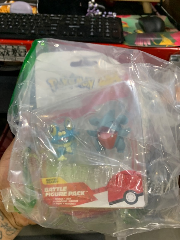 Photo 1 of POKEMON Battle Figure GIBLE and FROAKIE