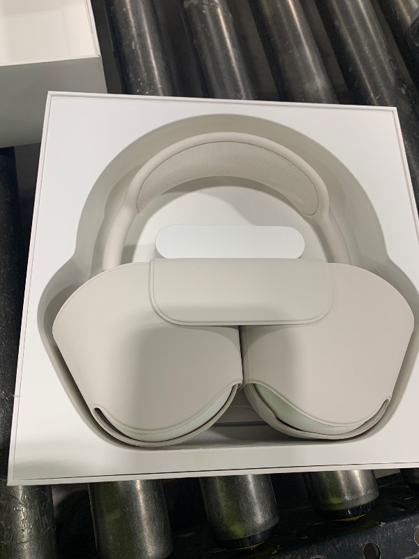 Photo 1 of Apple AirPods Max Wireless Over-Ear Headphones, Pro-Level Active Noise Cancellation, Transparency Mode, Personalized Spatial Audio, USB-C Charging, Bluetooth Headphones for iPhone - Starlight