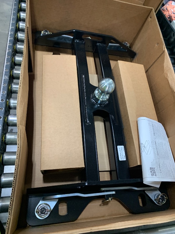 Photo 1 of Reese 30946 Max Duty Gooseneck Hitch, 14,000 lbs. Capacity, 2-5/16 Inch Ball Included, Exclusive use Max Duty Underbed Mounting System