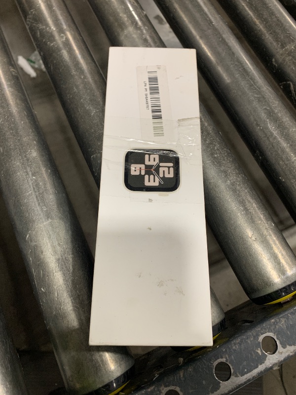 Photo 1 of Apple Watch SE (2nd Gen) [GPS 40mm] Smartwatch with Starlight Aluminum Case with Starlight Sport Loop. Fitness & Sleep Tracker, Crash Detection, Heart Rate Monitor, Carbon Neutral