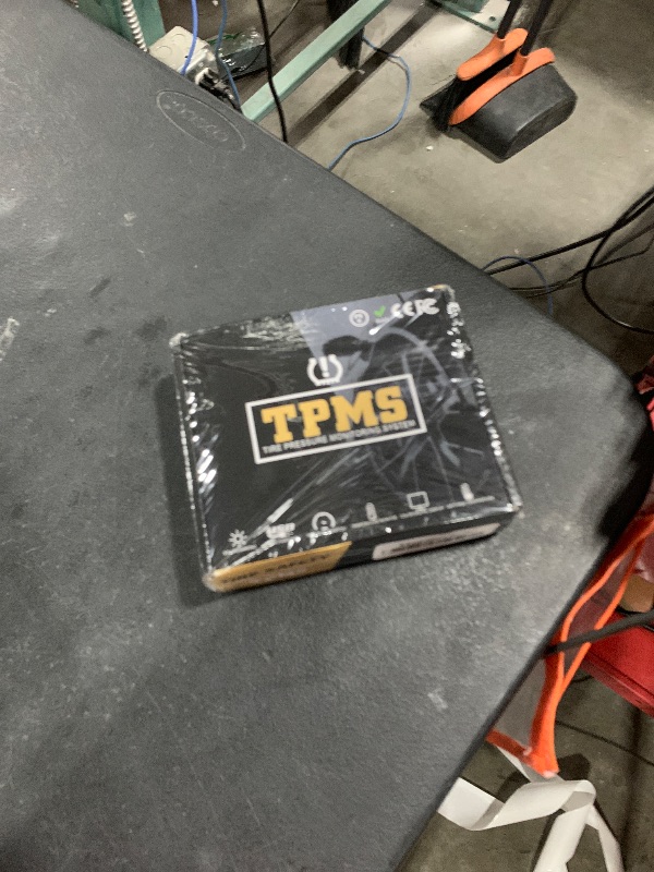 Photo 1 of Tire Pressure Monitoring System - TPMS with Solar and USB Charger, 4 Tire Sensors and 6 Alarm Modes, Auto on/Off and Voice Prompt, TPMS with Color LCD Screen, for RV, Sedan, SUV, MPV, etc (0-87 PSI)