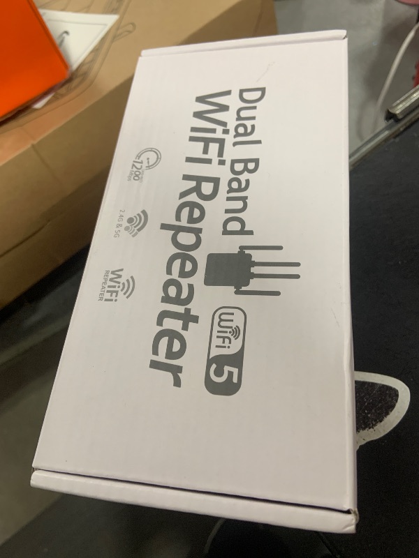 Photo 1 of WiFi Extender Signal Booster Dual-Band(5.8G&2.4G) resfhsfdhfhdgfj