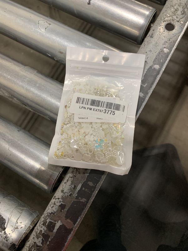 Photo 1 of 600 Pcs 3D Nail Charms and Chunky Butterfly Charm, 3D Petal Flower Beads Nail Gem, White Mix Styles Pearls Star Heart Flowers Bows Moon Acrylic Nails Art Charms Embellishments for Nails Art