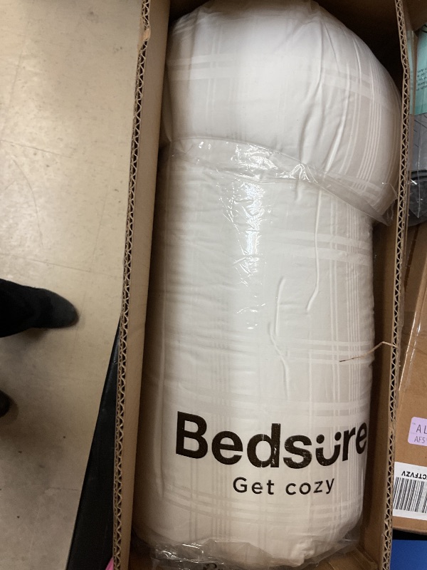 Photo 1 of SEE NOTES PICTURE  ………Fluffy Bed Pillow for Sleeping - College Dorm Standard Size Pillow with 100% Cotton Breathable Cover, Soft & Supportive Hotel Quality Filling for Side, Stomach, Back Sleeper one pillow 