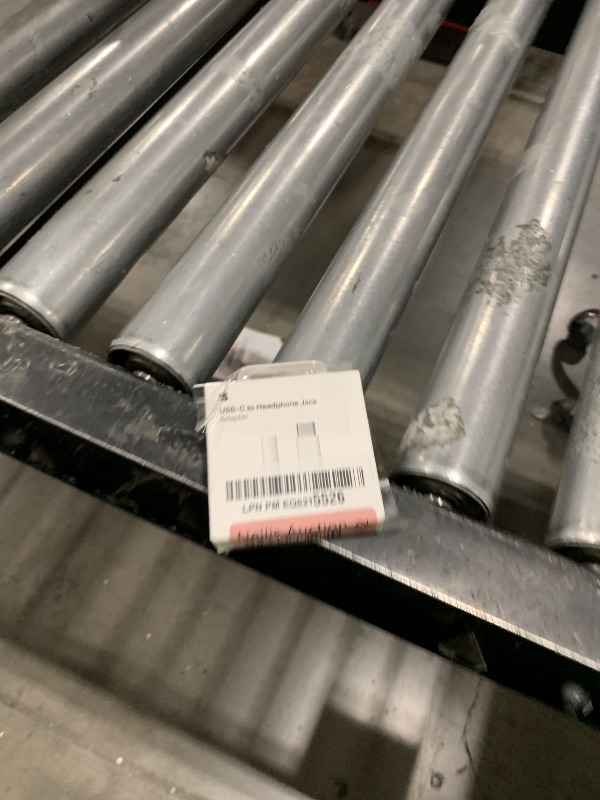 Photo 1 of Apple USB-C to 3.5 mm Headphone Jack Adapter