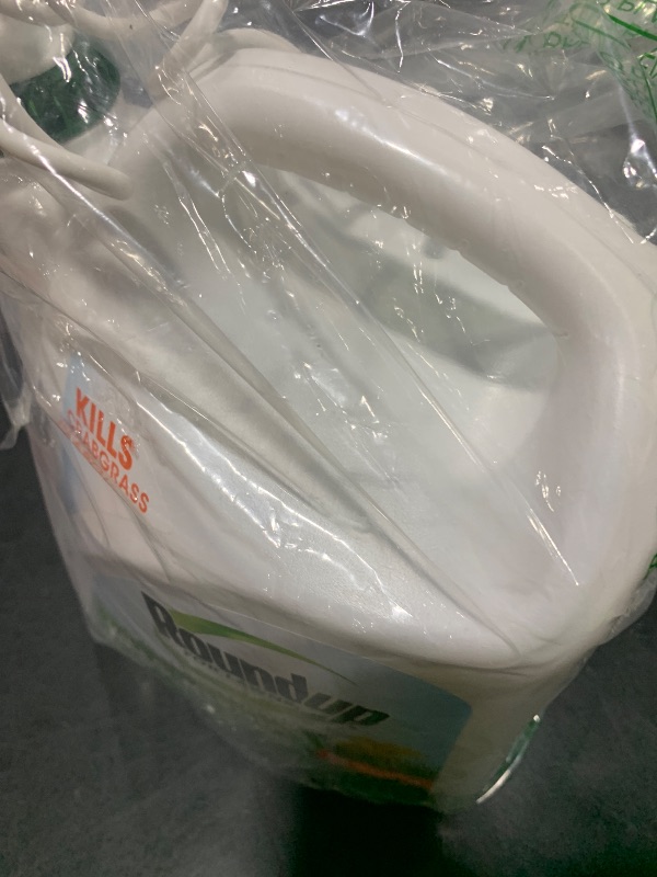 Photo 1 of Roundup for Lawns? Ready-to-Use with Extend Wand, Tough Weed Killer for Use on Northern Grasses, 1.33 gal.