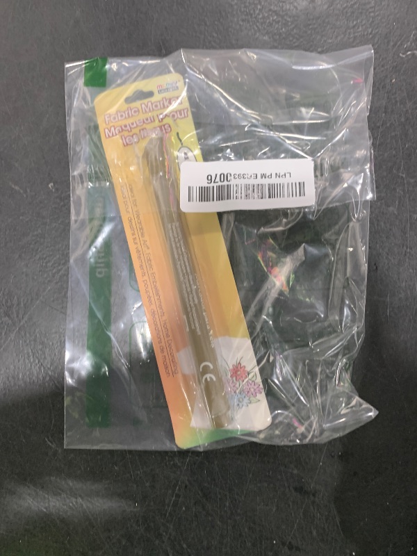Photo 1 of Uchida 522-C-27 Marvy Fine Point Fabric Marker, Khaki
