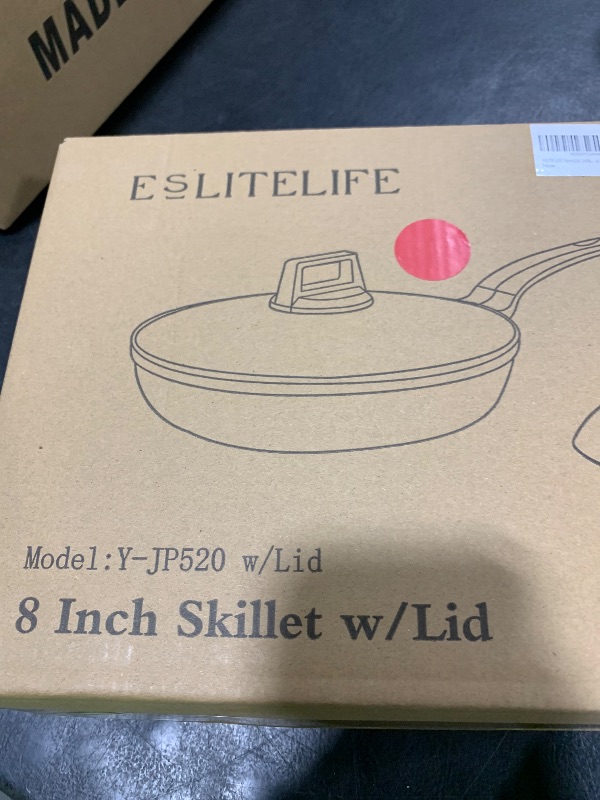 Photo 1 of ESLITE LIFE Nonstick Ceramic Frying Pan Skillet with Lid, Non-Toxic Egg Omelette Kitchen Cooking Pans Compatible with All Stovetops (Gas, Electric & Induction), PTFE & PFOA Free (White, 8" w/Lid)