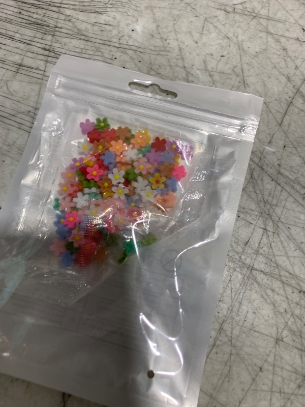 Photo 1 of 100 Pcs Mini Flowers for Crafts Minature Flowers for Minature Houses Resin Daisy Flower Dollhouse Miniature Flower for Tiny Things for Fairy Garden Dollhouse Micro Landscaping Terrarium Decoration