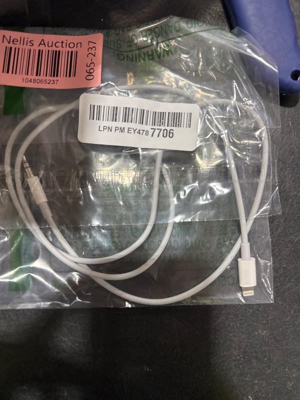 Photo 1 of (Apple MFi Certified) iPhone AUX Cord,Lightning to 1/8 Inch Audio Cable,3.3ft, Headphone Jack Adapter Male Aux Stereo Audio Cable Compatible for iPhone 14/13/12/11/XR/X/8/7 (White)
