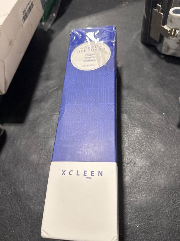 Photo 1 of Xcleen Sandalwood Scented Reed Diffuser Set - Home Fragrance Aromatherapy Gift for Christmas Room Decor