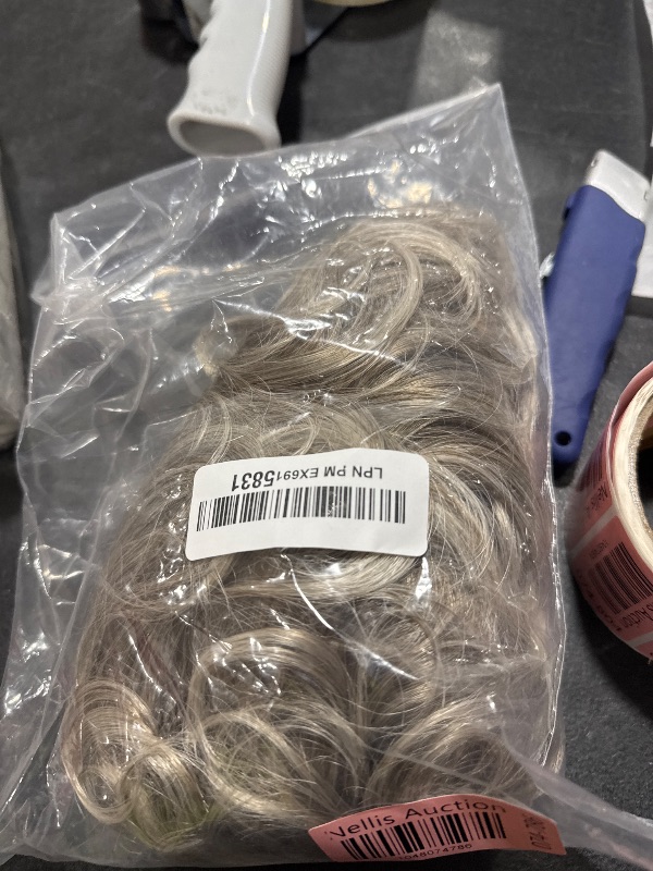 Photo 1 of Wiginway Short Layered Shaggy Wavy Wigs Full Synthetic Bob Capless Wigs for White Women Light Gray with Dark Roots