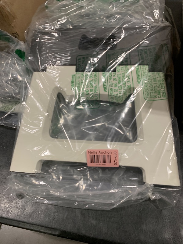 Photo 1 of CasaZenith Step Stool Foldable, 9'' Folding Step Stool for Kids & Adults 300 Lb Capacity, Lightweight Small Collapsible Step Stools with Handle, Stepping Stools Suitable for Kitchen Bathroom (Green)