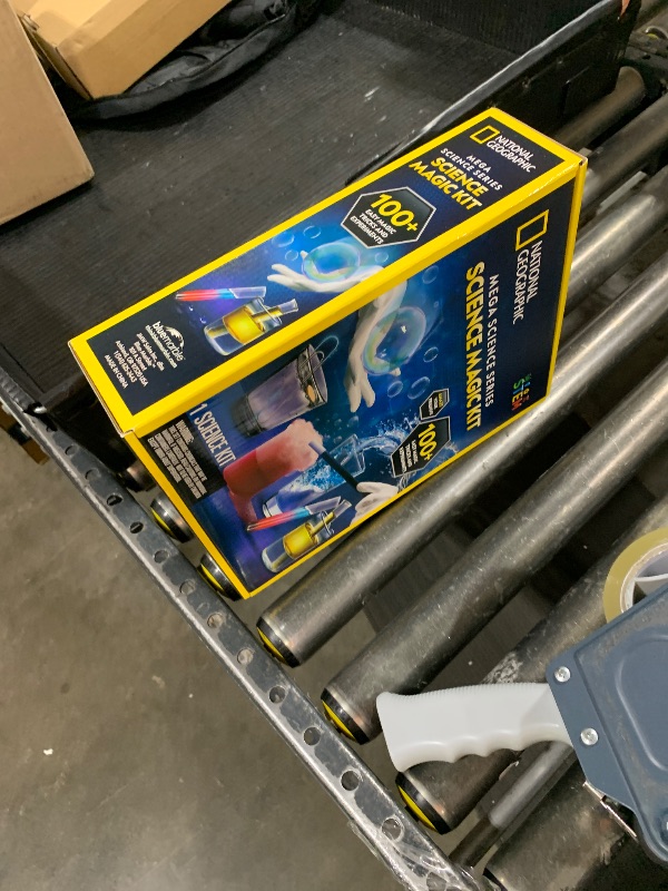 Photo 1 of NATIONAL GEOGRAPHIC Science Magic Kit – Science Kit for Kids with 100+ Unique Experiments and Magic Tricks, Chemistry Set and STEM Project, A Great Gift for Boys and Girls (Amazon Exclusive)