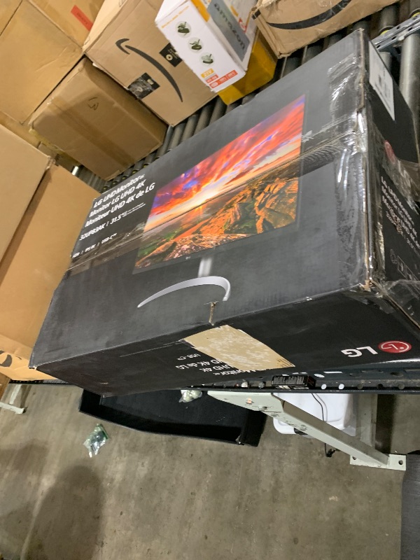 Photo 1 of LG 32UP83AK-W 32-inch Ultrafine 4K UHD (3840 x 2160) IPS Computer Monitor, 60Hz, HDR10, Built-in Speaker, Reader Mode, HDMI, DisplayPort, USB Type-C 60W PD, Tilt/Height/Pivot Adjustable Stand, White