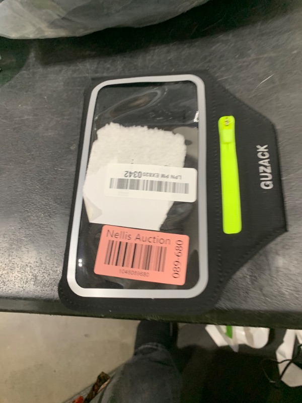 Photo 1 of GUZACK Running Armband for iPhone 16 Pro 15 14 13 12 11 Pro Max/Plus/XR/XS, Galaxy S25/S24/S23/S22, with Card Slot & Key Pockets, Sports Arm Bands Cell Phone Holder Fit Up to 6.9 Inches Phone