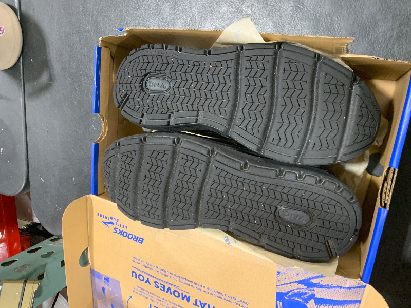 Photo 1 of Brooks Women's Addiction Walker 2 Walking Shoe - Black/Black - 10 Wide