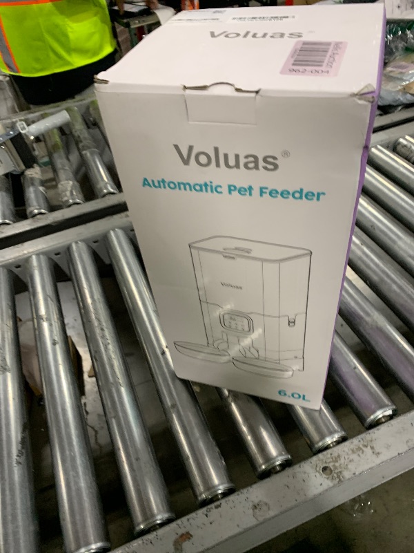 Photo 1 of voluas automatic pet feeder