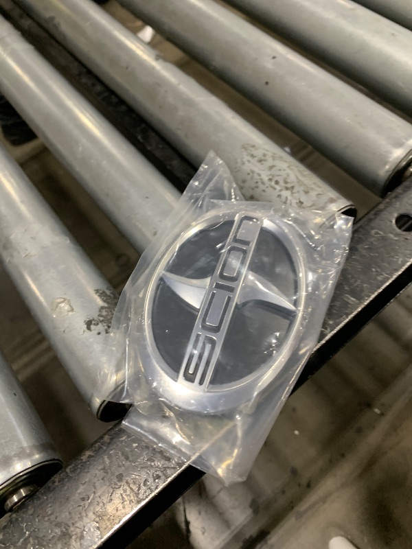 Photo 1 of TOYOTA 75301-21030 Radiator Grille Emblem