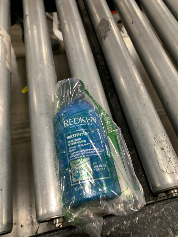 Photo 1 of Redken Extreme Shampoo | Anti-Breakage & Repair for Damaged Hair | Infused With Proteins | 10.1 Fl Oz