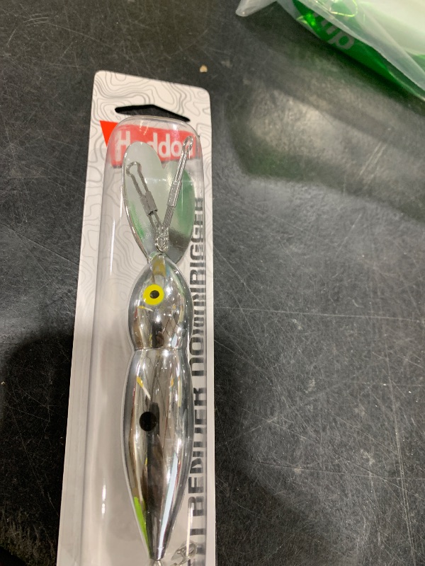 Photo 1 of Heddon Magnum Hellbender Deep-Diving Fishing Lure, 5 1/2 Inch, 7/8 Ounce, Siver - Downrigger