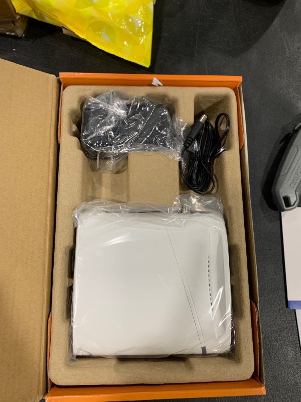 Photo 1 of ARRIS - SURFboard S34 32 x 8 DOCSIS 3.1 Multi-Gig Cable Modem with 2.5 Gbps Ethernet Port - White
