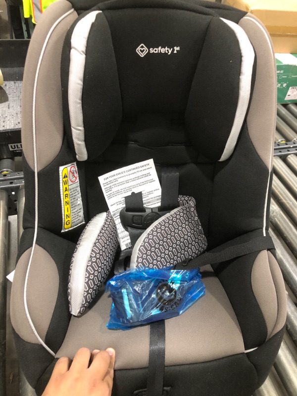 Photo 1 of Safety 1st Guide Convertible Car Seat, Fits 3 Across, Forward Facing and Rear Facing, Chambers1048125506
lpnpmek7039698
