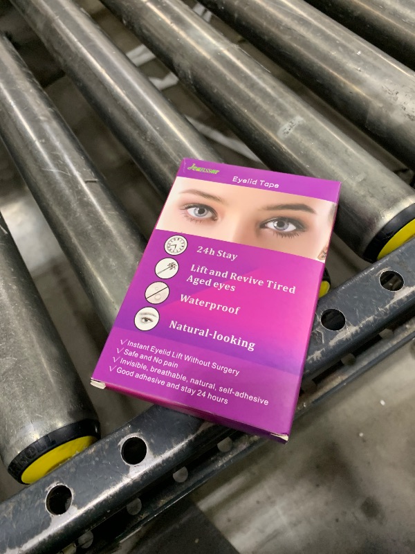 Photo 1 of Natural Invisible Single Side Eyelid Tape Stickers(600Pcs 3MM Skin Color), Double Eyelid Tape for Hooded Eyes Invisible, Instant Eye Lift Without Surgery, Perfect for Uneven Mono-Eyelids