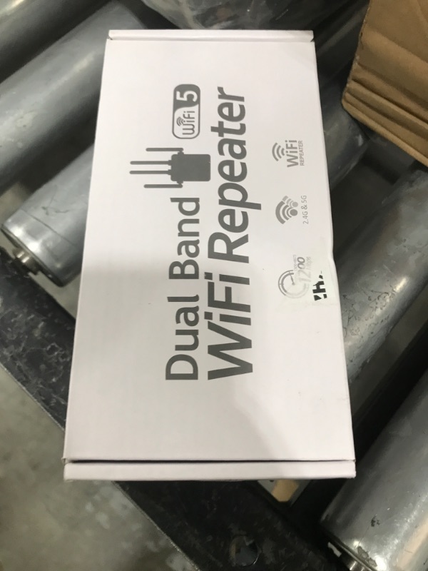 Photo 1 of WiFi Extender Signal Booster Dual-Band(5.8G&2.4G) 