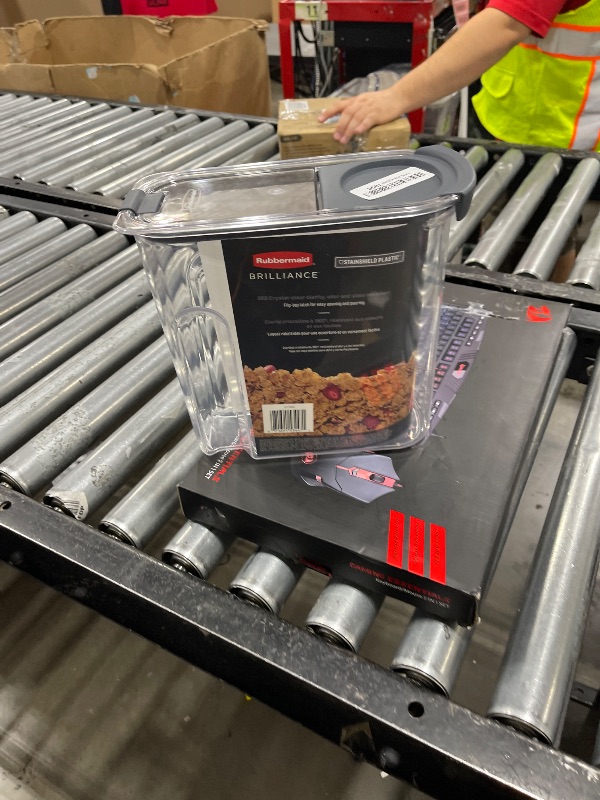 Photo 1 of Rubbermaid Brilliance Airtight Cereal Food Storage Container, Shatterproof, BPA-Free and Dishwasher-Safe, 32oz Capacity