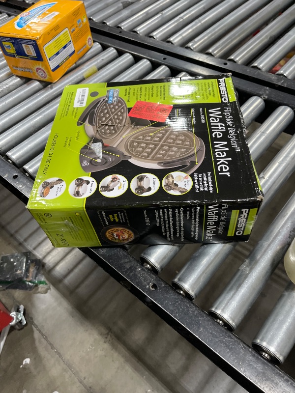 Photo 1 of Presto Ceramic Flipside Belgian Waffle Maker, 7 inches (Pack of 1), BlackGray