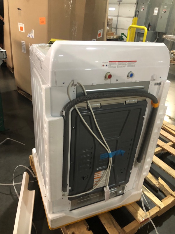 Photo 1 of BLACK+DECKER 4.1 Cu. Ft. Top Loading Washing Machine with Agitator, Full Size Washing Machine with Glass Lid and Stainless Steel Tub, Machine with LED Display, 10 Wash Cycles, 120V, BTLW41MW, White