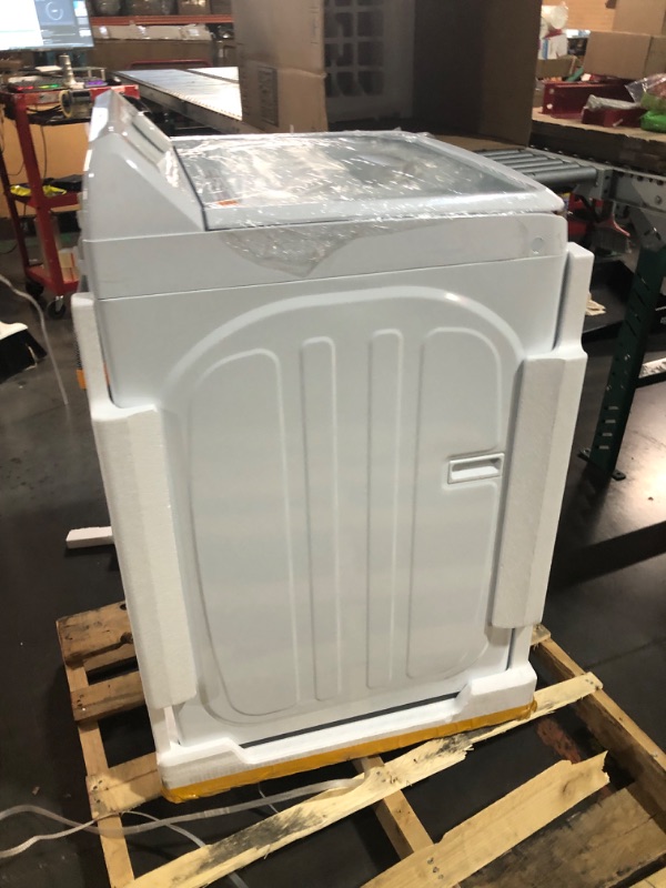 Photo 1 of BLACK+DECKER 4.1 Cu. Ft. Top Loading Washing Machine with Agitator, Full Size Washing Machine with Glass Lid and Stainless Steel Tub, Machine with LED Display, 10 Wash Cycles, 120V, BTLW41MW, White