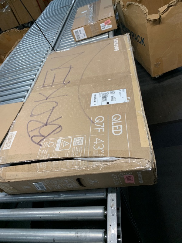 Photo 1 of ****BROKEN****
Samsung 43-Inch Class QLED Q7F Series Samsung Vision AI Smart TV (2025 Model, 43Q7F) Quantum HDR, Object Tracking Sound Lite, Q4 AI Gen1 Processor, 4K upscaling, Gaming Hub, Alexa Built-in