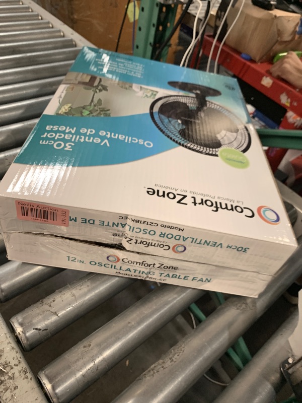 Photo 1 of ****FOR PARTS ONLY***NONFUNCTIONAL***
Comfort Zone Oscillating Table Fan with Adjustable Tilt, Convenient Push Button Controls, Quiet, 12 inch, 3 Speed, Desk Fan, Airflow 7.25 ft/sec, Ideal for Home, Bedroom, Dorm & Office, CZ121BK