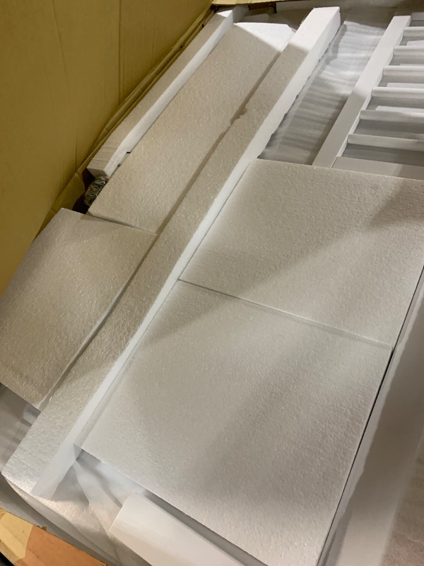 Photo 1 of ******parts only *******MINOR SCRATCH**
Maki Full-Size Crib with Pure Core Non-Toxic Crib Mattress with Dry Waterproof Cover