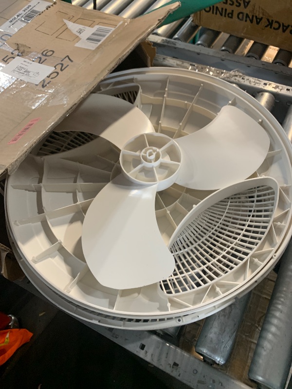Photo 1 of (missing pieces) Lasko 2520 Oscillating Stand Fan,White 16 Inch