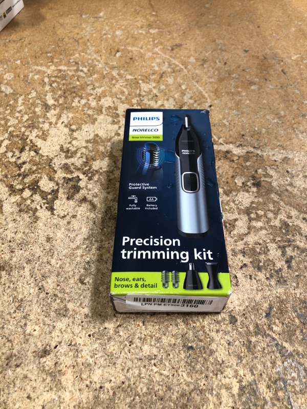 Photo 1 of *****PARTS ONLY ********Philips Norelco Nose Trimmer 5000 for Nose, Ears, Eyebrows Trimming Kit, NT5600/62