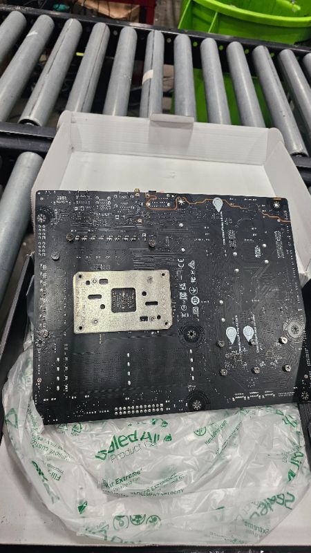 Photo 1 of ***PARTS ONLY***MSI PRO X670-P WiFi ProSeries Motherboard (AMD AM5, DDR5, PCIe 4.0, SATA 6Gb/s, M.2, USB 3.2 Gen 2, Wi-Fi 6E, HDMI/DP, ATX)