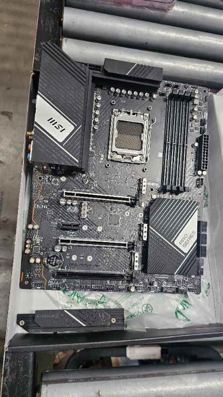 Photo 1 of ***PARTS ONLY***MSI PRO X670-P WiFi ProSeries Motherboard (AMD AM5, DDR5, PCIe 4.0, SATA 6Gb/s, M.2, USB 3.2 Gen 2, Wi-Fi 6E, HDMI/DP, ATX)