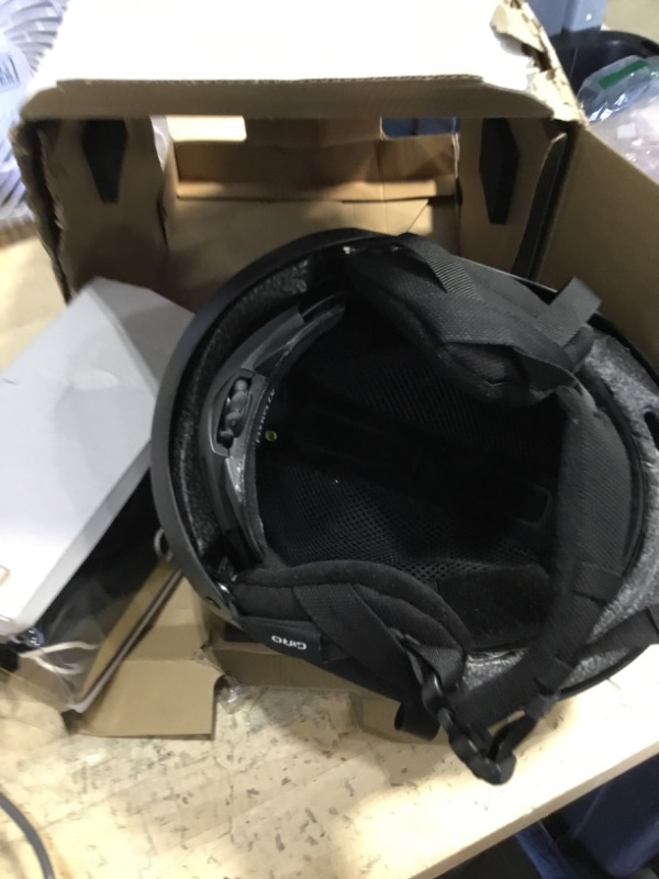 Photo 1 of (USED/FAIR) (MISSING GOGGLES) Giro Ratio MIPS Combo Pack Ski Helmet - Snowboarding Helmet with Matching Goggles Matte Black/Black Wordmark S (52-55.5CM)