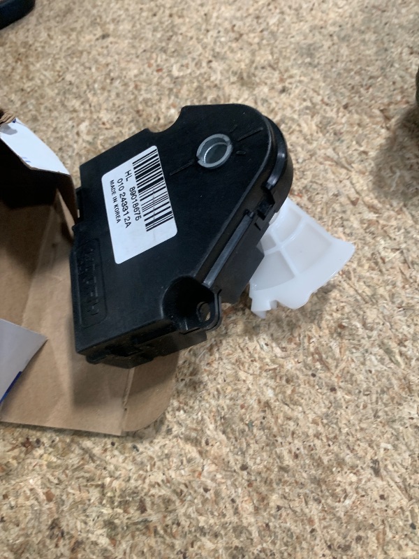 Photo 1 of ACDelco GM Original Equipment 15-73596 Heating and Air Conditioning Panel Mode Door Actuator , Black