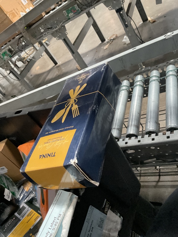 Photo 1 of (unknown if complete)60-Pcs Gold Silverware Set - Stainless Steel Flatware Cutlery Set Service for 20, Mirror Polished Gold Flatware Set Include Forks Spoons Knives 