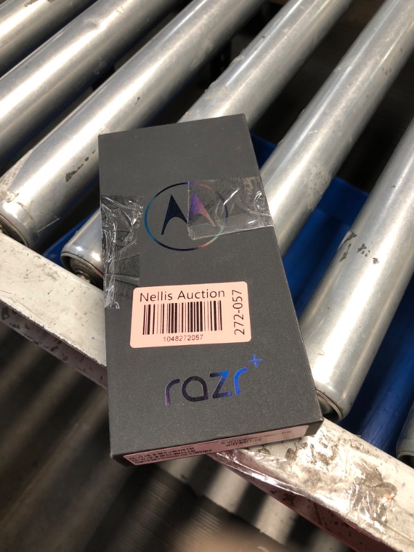Photo 1 of ***(PARTS ONLY/ LOCKED/ NON FUNCTIONAL)***Motorola razr+ | 2024 | Unlocked | Made for US 12/256 | 50MP Camera | Midnight Blue