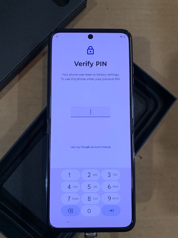 Photo 1 of ***(PARTS ONLY/ LOCKED/ NON FUNCTIONAL)***Motorola razr+ | 2024 | Unlocked | Made for US 12/256 | 50MP Camera | Midnight Blue